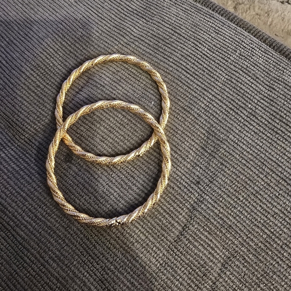 21kgp Dubai Jewelry Elegant Gold-Tone Twisted Bangles - Picture 10 of 10